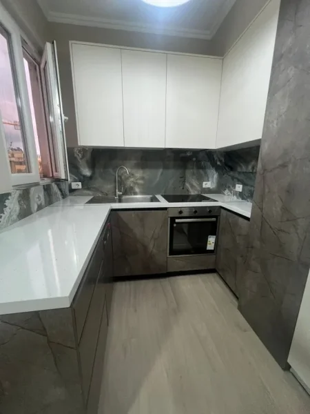 Tirane, jepet me qera apartament 1+1+Aneks+Ballkon Kati 7, 70 m² 650 € (ish blloku)