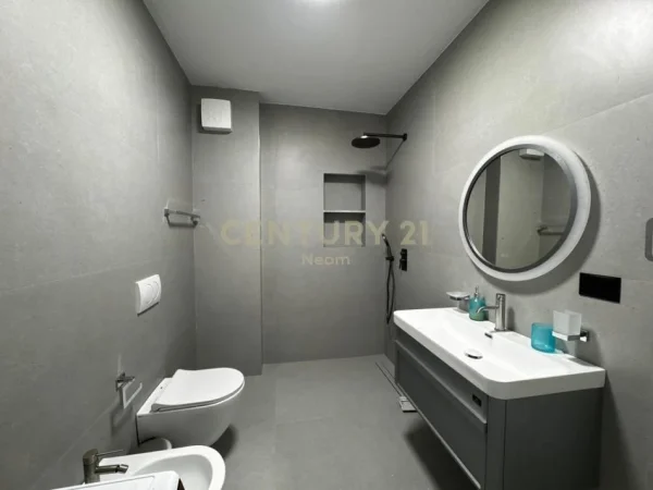Tirane, jepet me qera apartament 1+1+Ballkon Kati 6, 78 m² 750 € (pazari i ri)