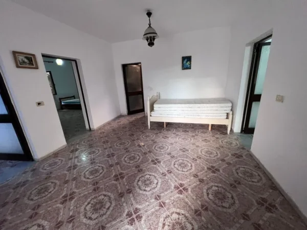 Tirane, jepet me qera apartament 2+1 Kati 1, 110 m² 500 € (Ish Parku i Autobuzave)