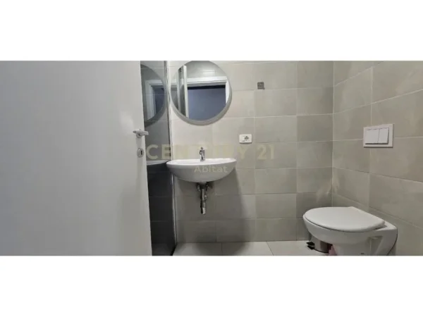 Shqiperi, jepet me qera apartament 2+1+Ballkon Kati 2, 93 m² 1.100 € (kompleksi dinamo)