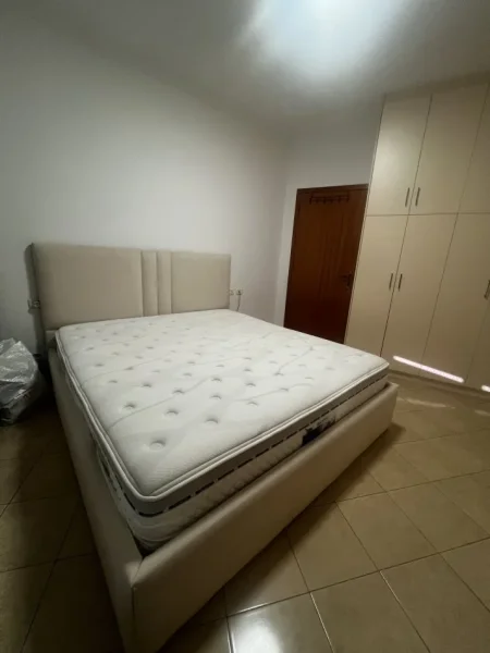 Tirane, shes Krevat super dopio + dyshek 400 €