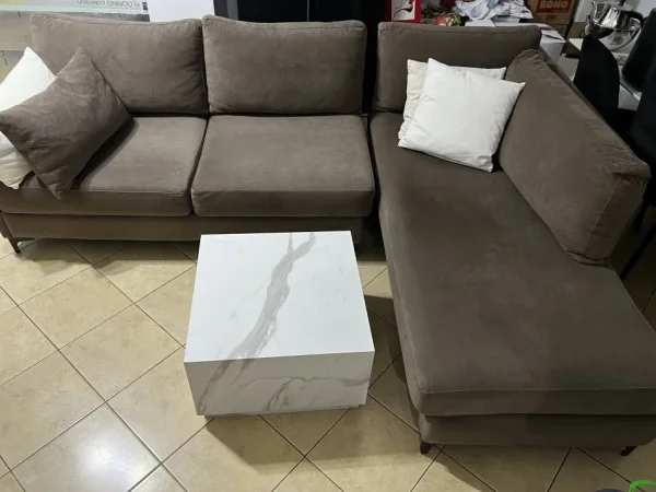 Tirane, shes Kend divanesh + tavoline kafe 400 €