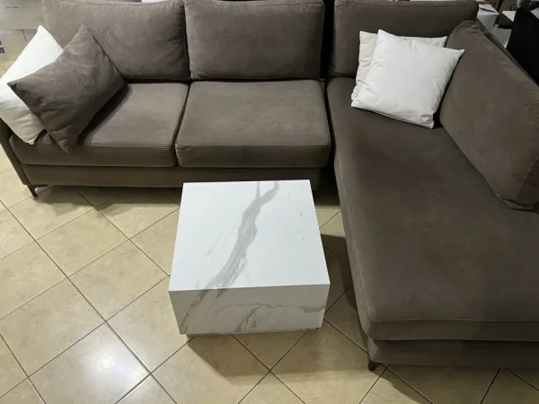 Tirane, shes Kend divanesh + tavoline kafe 400 €