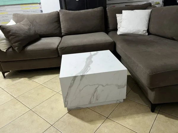 Tirane, shes Kend divanesh + tavoline kafe 400 €