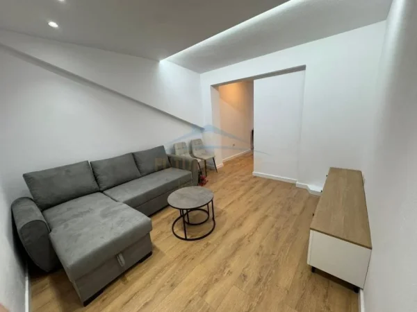 Tirane, jepet me qera apartament 1+1 Kati 6, 70 m² 700 € (Myslym Shyr)