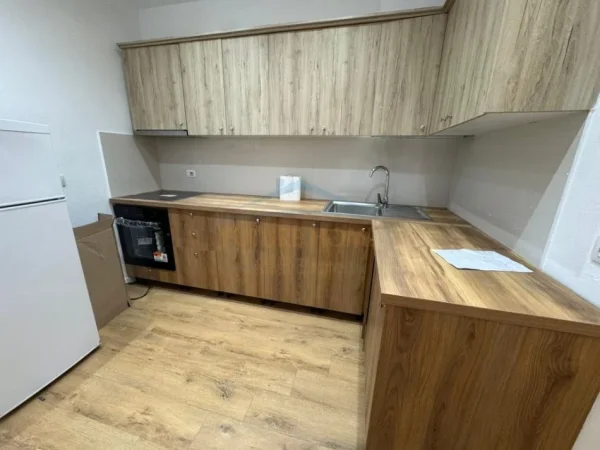 Tirane, jepet me qera apartament 1+1 Kati 6, 70 m² 700 € (Myslym Shyr)