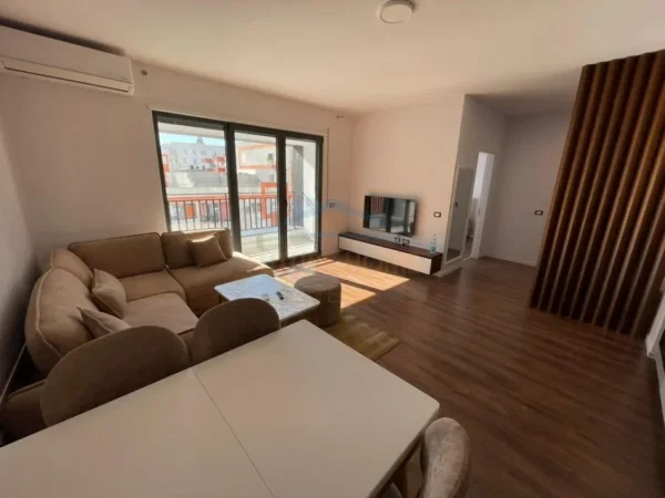 Tirane, jepet me qera apartament 1+1 Kati 5, 68 m² 700 € (Rruga Jordan Misja)