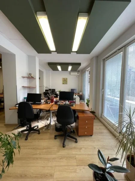 Tirane, jepet me qera zyre Kati 3, 120 m² 1.600 € (Rr. Ibrahim Rugova te Tajvani)