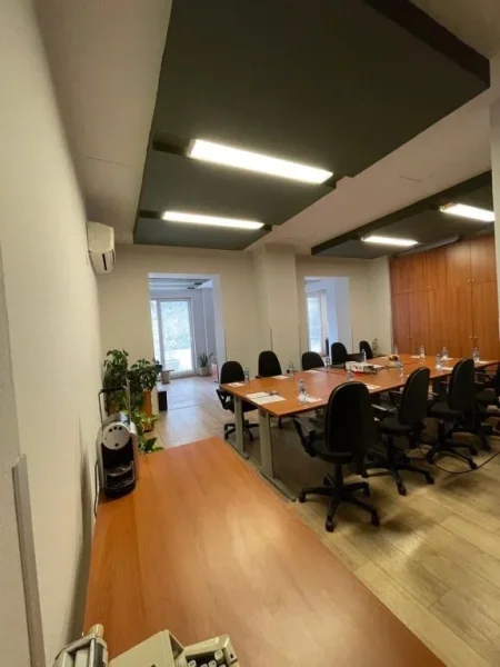 Tirane, jepet me qera zyre Kati 3, 120 m² 1.600 € (Rr. Ibrahim Rugova te Tajvani)