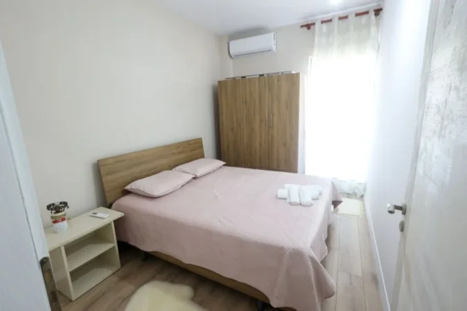 Tirane, jepet me qera apartament 1+1+Ballkon Kati 4, 65 m² 350 € (Fresk, Rr. Ramazan Gaxherri)