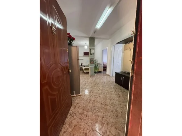 Tirane, jepet me qera apartament 3+1+Ballkon Kati 7, 91 m² 480 € (Laprake)