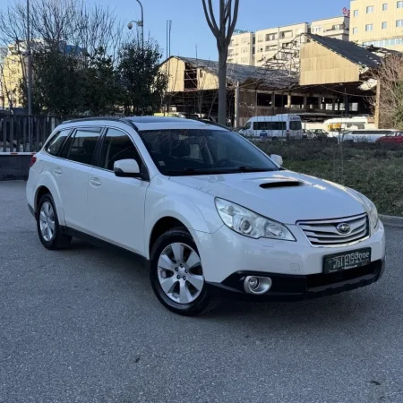 Durres, shes makine Subaru outback Nafte, e bardhë manuale Klima 185.000 km 6.500 €