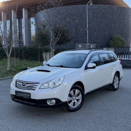 Durres, shes makine Subaru outback Nafte, e bardhë manuale Klima 185.000 km 6.500 €