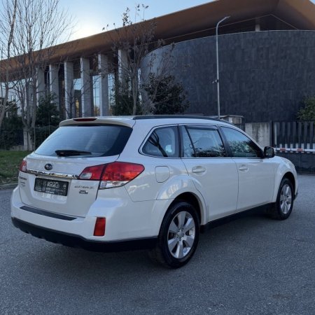 Durres, shes makine Subaru outback Nafte, e bardhë manuale Klima 185.000 km 6.500 €