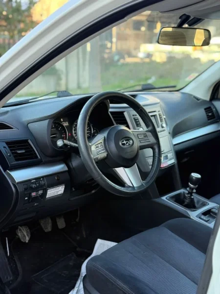Durres, shes makine Subaru outback Nafte, e bardhë manuale Klima 185.000 km 6.500 €