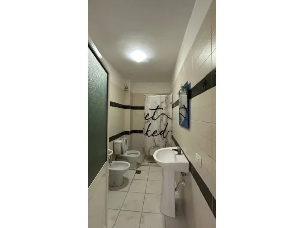 Tirane, shitet apartament 1+1 Kati 1, 67 m² 160.000 € (kompleksi magnet)