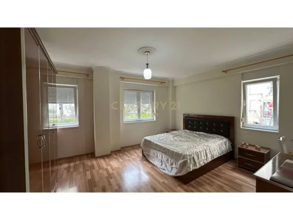 Tirane, shitet apartament 1+1 Kati 1, 67 m² 160.000 € (kompleksi magnet)