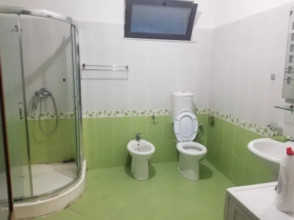 Tirane, jepet me qera 2+1+Ballkon Kati 1, 120 m² 370 €