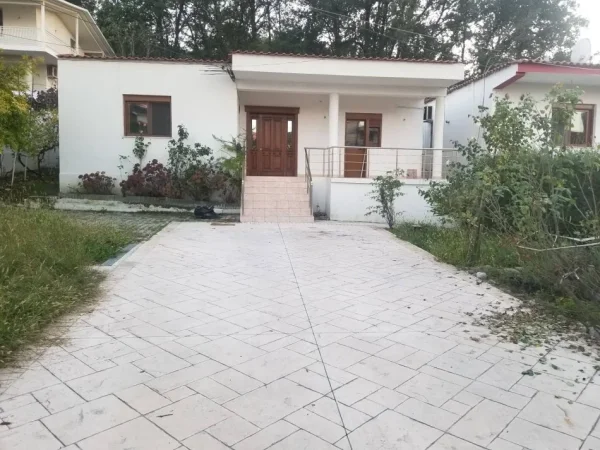 jepet me qera shtepi 2+1+Aneks+Ballkon Kati 1, 120 m² 370 € (Rruga 3 vellezerit Kondi, tek Vilat Amerikane.)