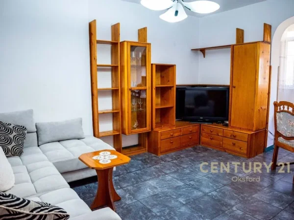 Tirane, jepet me qera apartament 2+1+Ballkon Kati 4, 71 m² 520 € (pazari i ri)