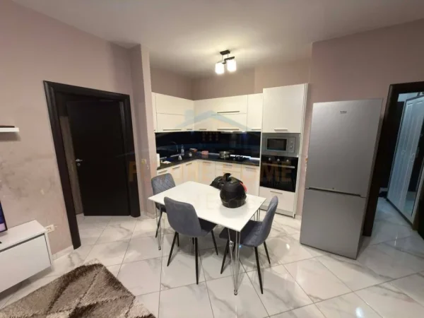Tirane, shitet apartament 1+1+Ballkon Kati 5, 57 m² 115.000 € (Unaza e Re)