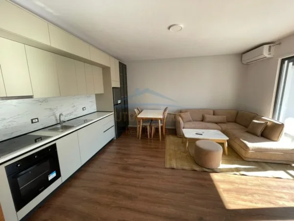 Tirane, jepet me qera apartament 1+1+Ballkon Kati 5, 68 m² 700 € (Rruga Jordan Misja)