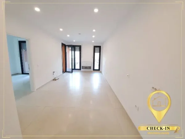 Tirane, jepet me qera zyre Kati 3, 68 m² 500 € (Kompleksi Zirkon)