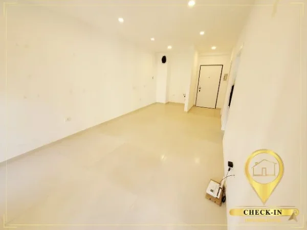 Tirane, jepet me qera zyre Kati 3, 68 m² 500 € (Kompleksi Zirkon)