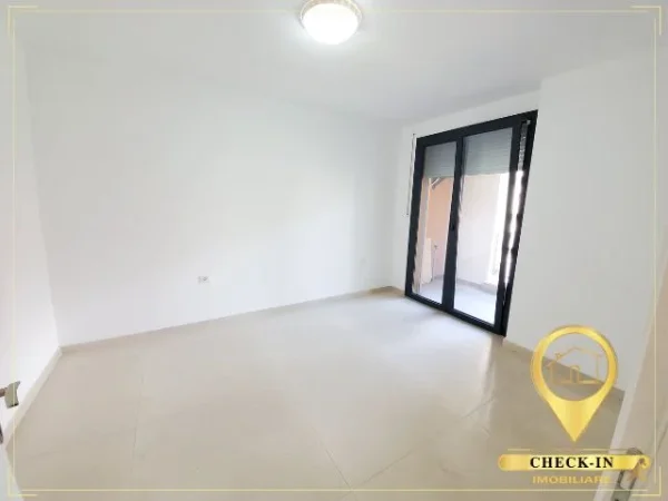 Tirane, jepet me qera zyre Kati 3, 68 m² 500 € (Kompleksi Zirkon)