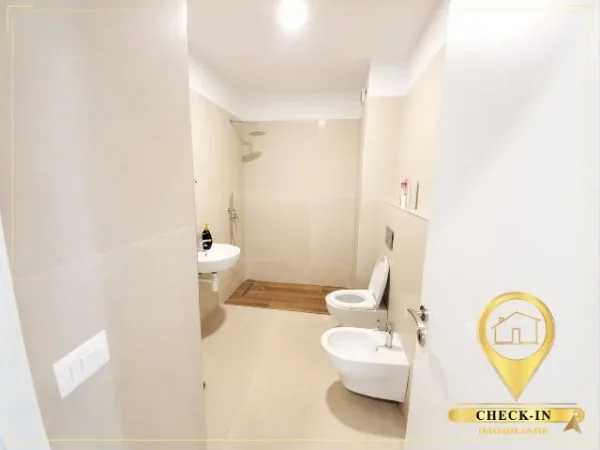 Tirane, jepet me qera zyre Kati 3, 68 m² 500 € (Kompleksi Zirkon)