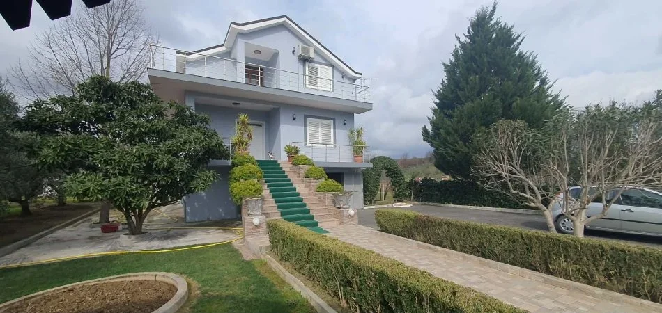 Tirane, shitet nga Pronari, pa-komision Vile 3 Katshe Kati 3, 10.000 m² 1.200.000 € (Rruga e Tullave)