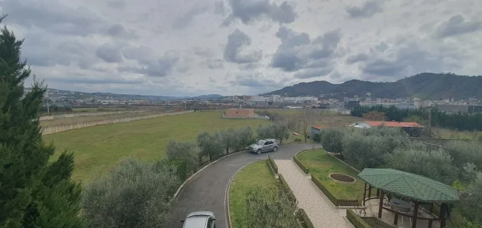 Tirane, shitet nga Pronari, pa-komision Vile 3 Katshe Kati 3, 10.000 m² 1.200.000 € (Rruga e Tullave)