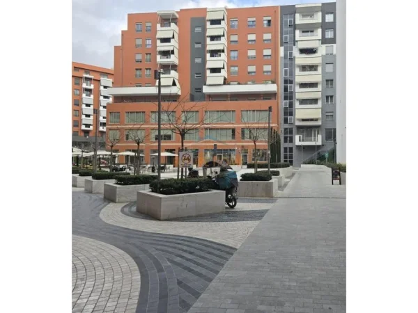 Tirane, jepet me qera ambjent biznesi Kati 1, 528 m² 11.500 € (Rruga e Kavajes)