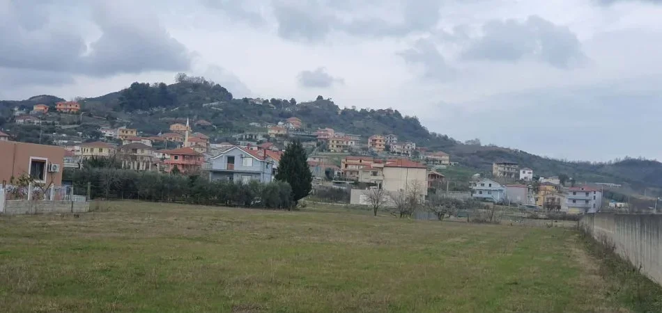 Tirane, shitet truall , 10.000 m² (vore)