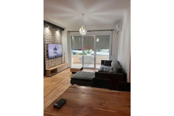 Tirane, jepet me qera apartament , 98 m² 850 € (Kopshti Botanik, Tiranë)