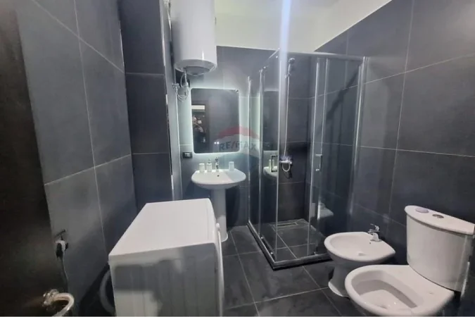 Tirane, jepet me qera apartament , 260 m² 700 € (Astir)