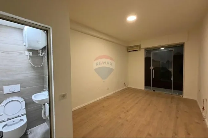 Tirane, jepet me qera dyqan , 20 m² 400 € (Rr.Sami Frashëri)