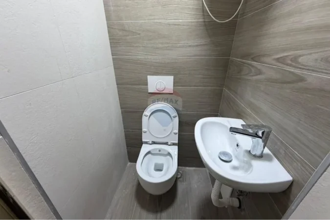 Tirane, jepet me qera dyqan , 20 m² 400 € (Rr.Sami Frashëri)