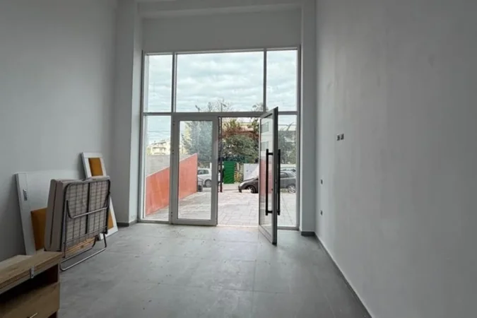 Tirane, jepet me qera dyqan , 30 m² 401 € (Rruga Budi, Tiranë)