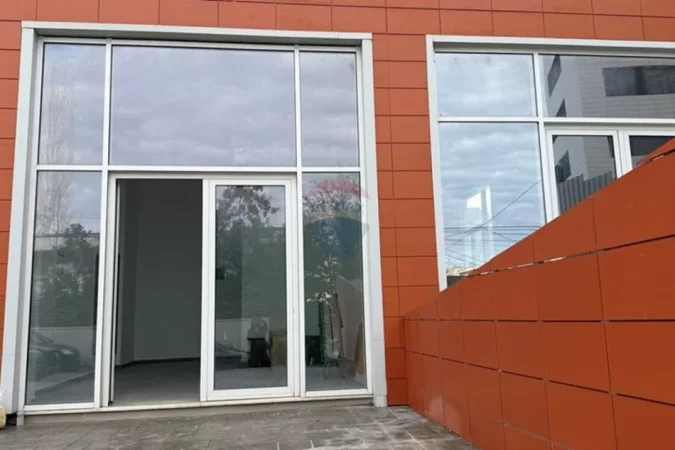 Tirane, jepet me qera dyqan , 30 m² 401 € (Rruga Budi, Tiranë)