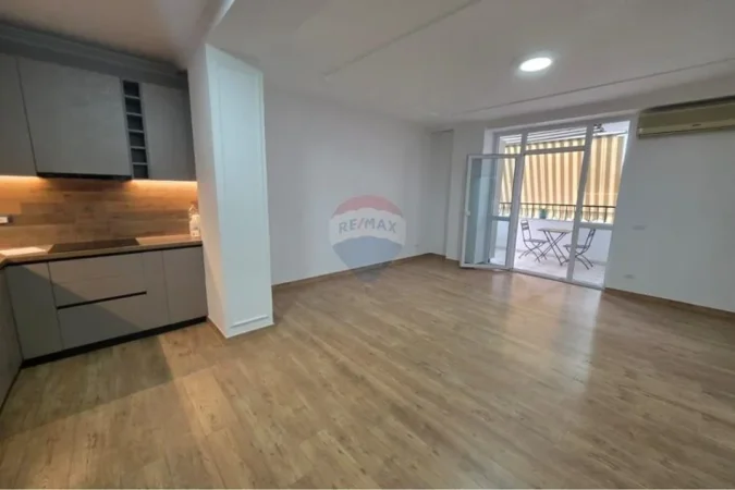 Tirane, jepet me qera zyre , 106 m² 1.000 € (Rr.Sami Frashëri)