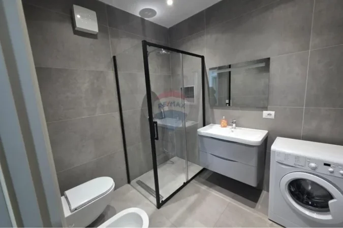 Tirane, jepet me qera zyre , 106 m² 1.000 € (Rr.Sami Frashëri)