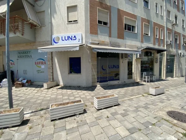 Tirane, jepet me qera ambjent biznesi Kati 0, 50 m² 750 € (Rruga Ndre Mjeda)