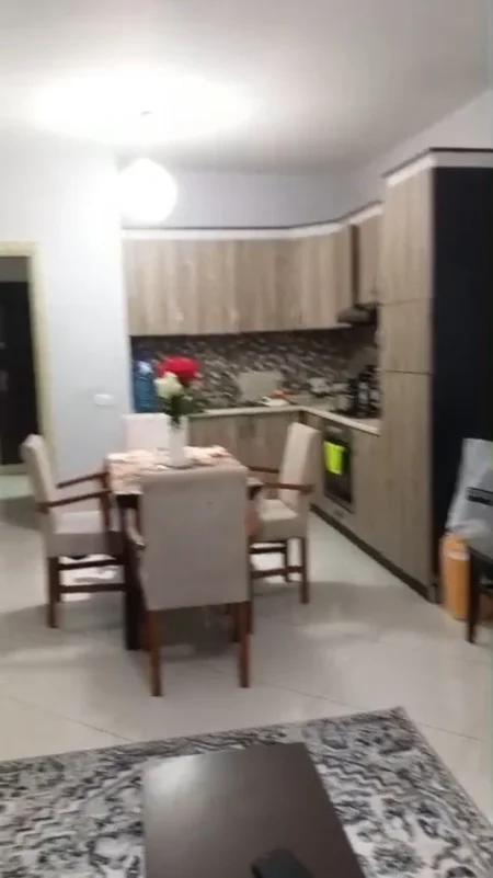 Tirane, jepet me qera apartament 2+1 Kati 4, 120 m² 450 € (yzberisht)