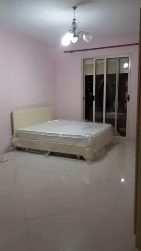 Tirane, jepet me qera apartament 2+1 Kati 4, 120 m² 450 € (yzberisht)