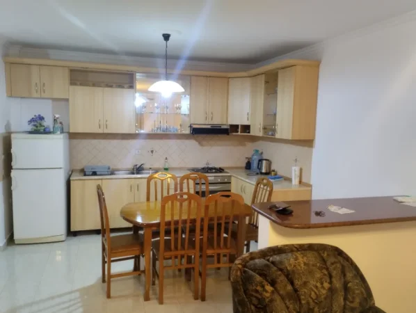 Durres, jepet me qera apartament 1+1+Ballkon Kati 5, 70 m² 300 € (Plepa Plazh Durres)