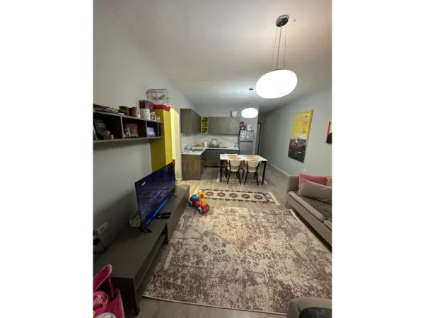 Tirane, jepet me qera apartament 1+1+PARKIM Kati 11, 72 m² 570 € (FUSHA E AVIACIONIT)