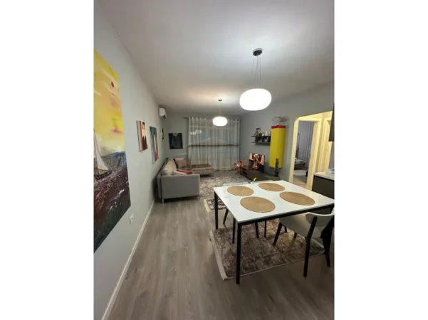 Tirane, jepet me qera apartament 1+1+PARKIM Kati 11, 72 m² 570 € (FUSHA E AVIACIONIT)