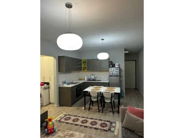 Tirane, jepet me qera apartament 1+1+PARKIM Kati 11, 72 m² 570 € (FUSHA E AVIACIONIT)