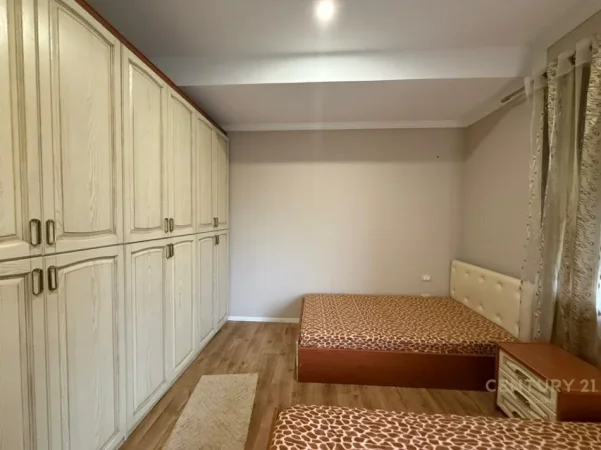 Tirane, jepet me qera Vile 3+1 Kati 2, 940 m² 2.300 € (Sauk i Vjeter)